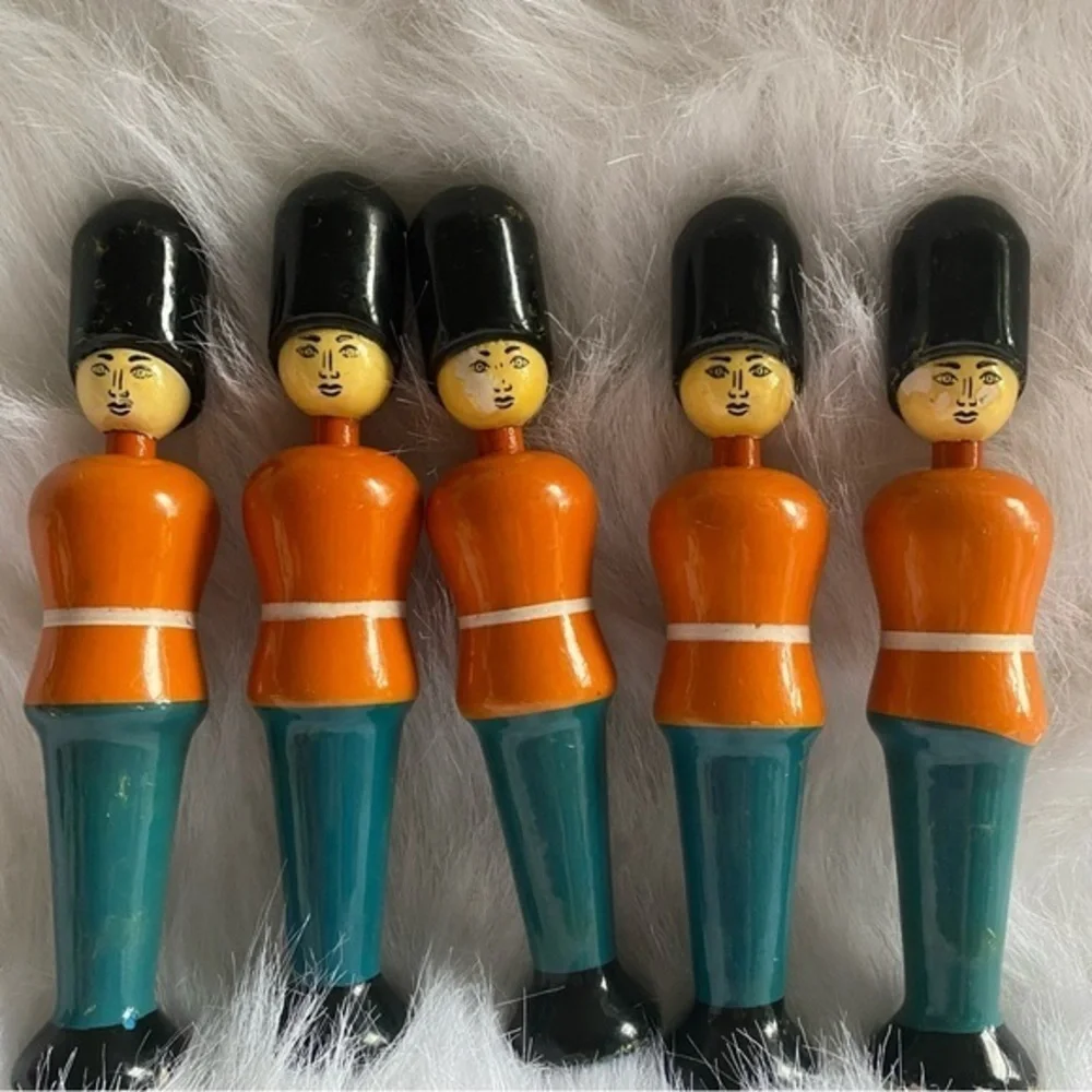 N/A nut cracker